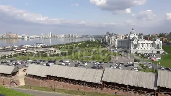 喀山是俄罗斯的一个大城市视频展示了城市和卡桑卡河的美丽全景视频的预览图
