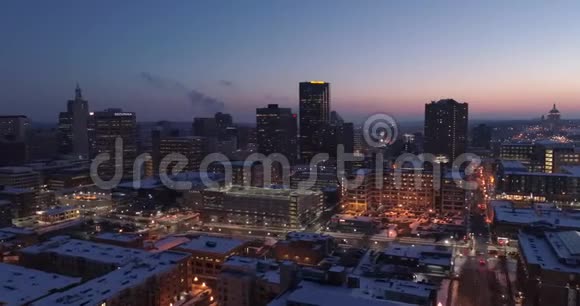 明尼苏达州杜斯克市圣保罗天际线空中景观视频的预览图