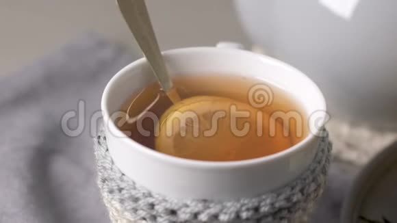 一杯柠檬热茶视频的预览图