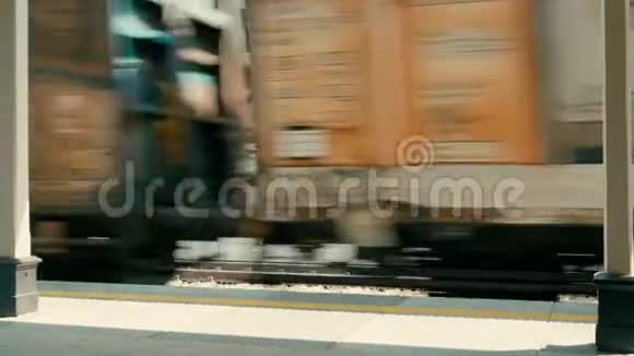 铁路运输旧货车的运输及交付视频的预览图