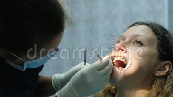 金属支架的安装与固定去看牙医矫正牙颌畸形视频的预览图