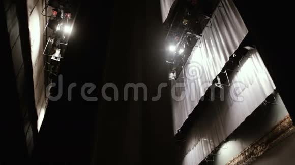 剧院和灯光的侧面场景视频的预览图
