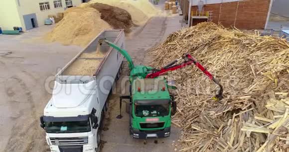 燃料成型的生产燃料成型的生产工艺工业规模的木制碎纸机视频的预览图