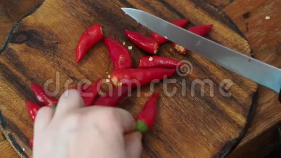 小红椒的烹饪准备视频的预览图