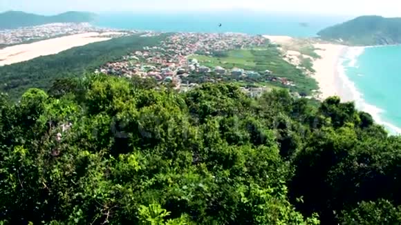 从莫罗达斯阿兰哈斯顶部的空中景观普拉亚多桑蒂尼奥弗洛里帕视频的预览图