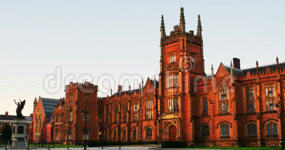 英国北爱尔兰贝尔法斯特女王大学Lanyon大楼视频的预览图