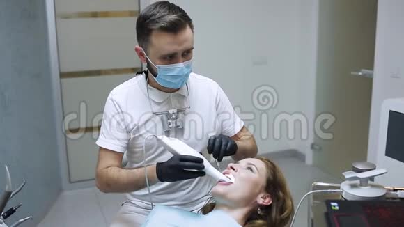 牙医用3d扫描仪扫描病人牙齿视频的预览图