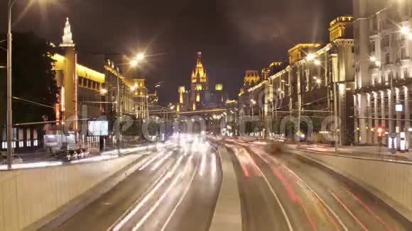 莫斯科市中心高速公路上的交通时间间隔视频的预览图