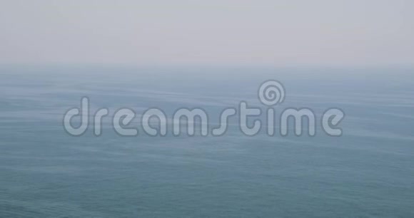 里普海洋与蓝天背景视频的预览图