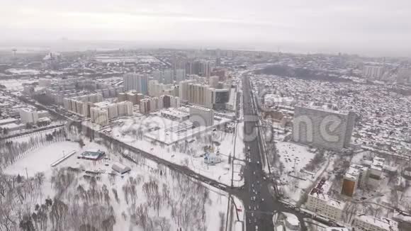 雪城空中全景镜头显示电视塔视频的预览图
