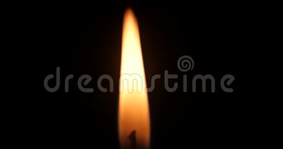 蜡烛之火摇曳而出视频的预览图