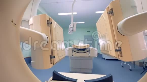 CAT扫描仪断层扫描机在工作视频的预览图