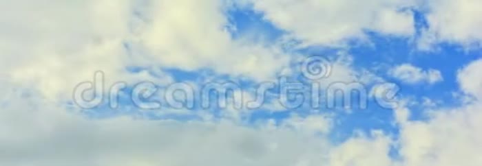 乌云密布的天空时间流逝变形视频视频的预览图