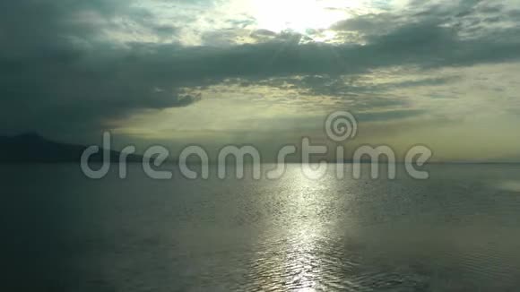 梦幻的海景和云景视频的预览图