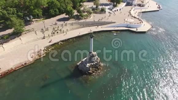 塞瓦斯托波尔航空测量景点一座死船纪念碑视频的预览图