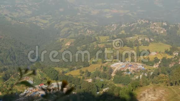乡村水稻梯田景观喜马拉雅山绿色农村地区水稻梯田全景视频的预览图