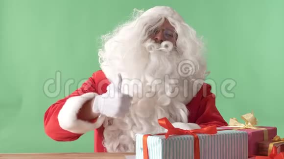 圣诞老人像标志一样带着微笑带着色彩视频的预览图