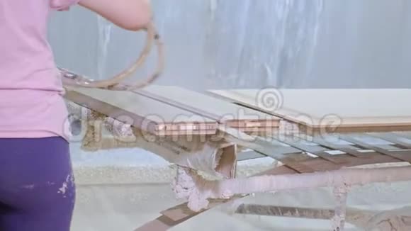 木质毛坯的涂装工艺乡村内门的制作视频的预览图