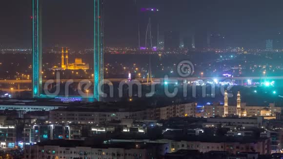 迪拜框架与ZabeelMasjid清真寺照明在夜间时间推移视频的预览图