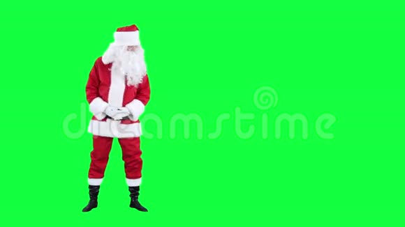 圣诞老人看着彩色钥匙绿色屏幕视频的预览图