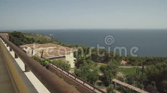从豪华酒店的露台上可以看到海景视频的预览图