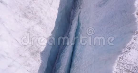 奥莱什冰川的裂缝瑞士视频的预览图