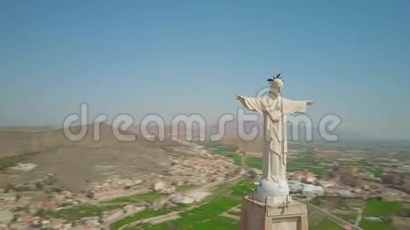 乌拉圭西班牙2018年9月24日蒙塔古多卡斯蒂略基督雕像的鸟瞰图视频的预览图