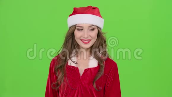 圣诞老人送一个空气吻绿色屏幕关门视频的预览图