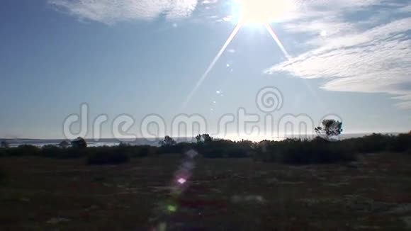 在阳光的背景下卡雷利亚独特的自然景观视频的预览图