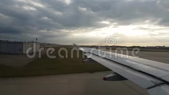 希思罗机场跑道4阳光视频的预览图