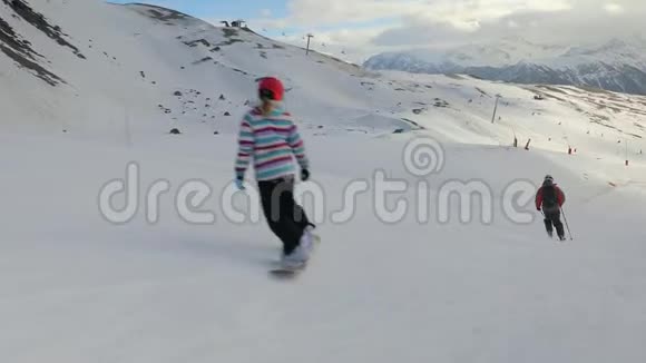 滑雪跟踪射击视频的预览图
