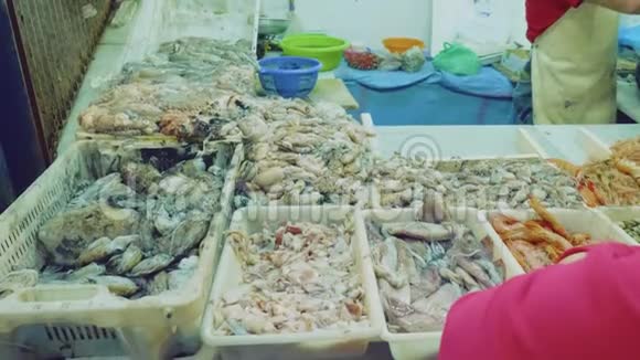 库塔鱼店的海鲜视频的预览图