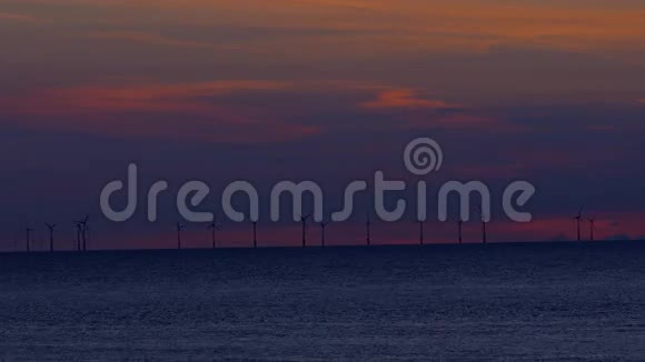 日落时分在海上的风车视频的预览图