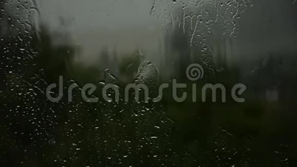 外面下雨浪漫大自然大雨34视频的预览图