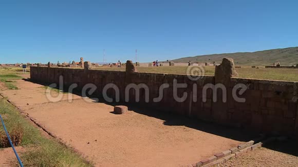 拉巴斯提瓦纳库墙遗址景观视频的预览图