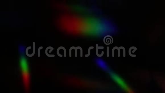 老式全息眩光在箔上一个五颜六色的闪亮的未来主义表面和一个闪亮的抽象背景视频的预览图