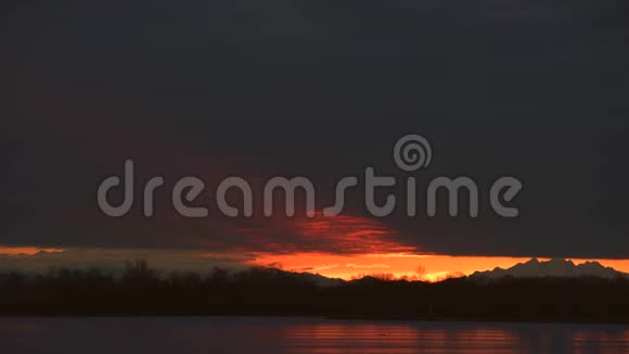 日出在弗雷泽河4KUHD视频的预览图