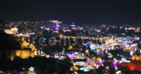 从格鲁吉亚第比利斯的博凯建筑城市退路中吸取模糊的经验真实模糊的彩色背景视频的预览图