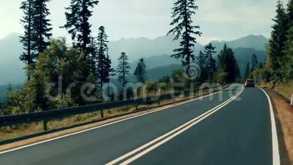 从汽车路到山景视频的预览图