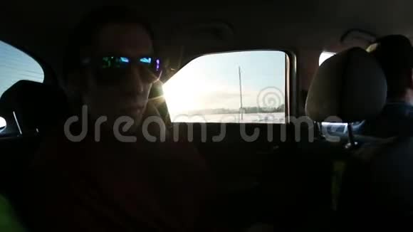 汽车里的阳光视频的预览图