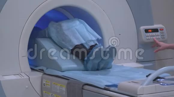 层析扫描平台核磁共振扫描仪病人断层扫描视频的预览图