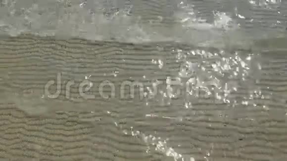 波罗的海沿岸的海浪视频的预览图