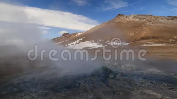 冰岛NamafjallHverir地热区空中景观视频的预览图