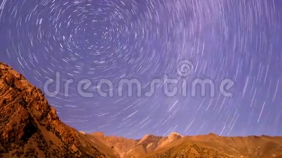 星星在山上线路时间流逝4K视频的预览图