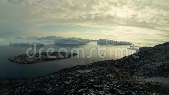 极地景观鸟瞰图视频的预览图