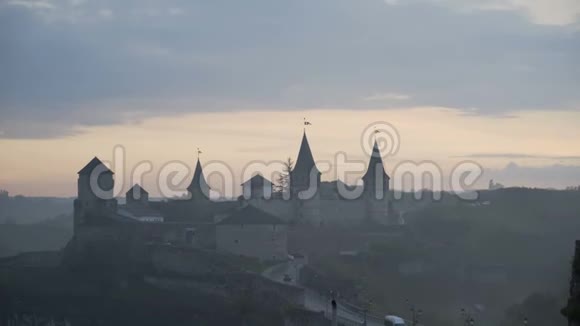 卡梅涅茨波多尔斯基要塞乌克兰晚上4雾视频的预览图