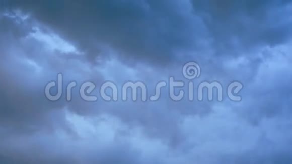 乌云在暴风雨后散开视频的预览图