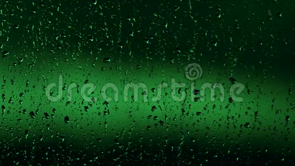 绿雨滴在窗户上视频的预览图