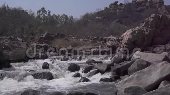 印度的暴风河视频的预览图