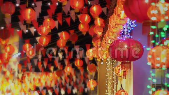 中国唐人街的春节灯笼文字意味着有财富和快乐视频的预览图